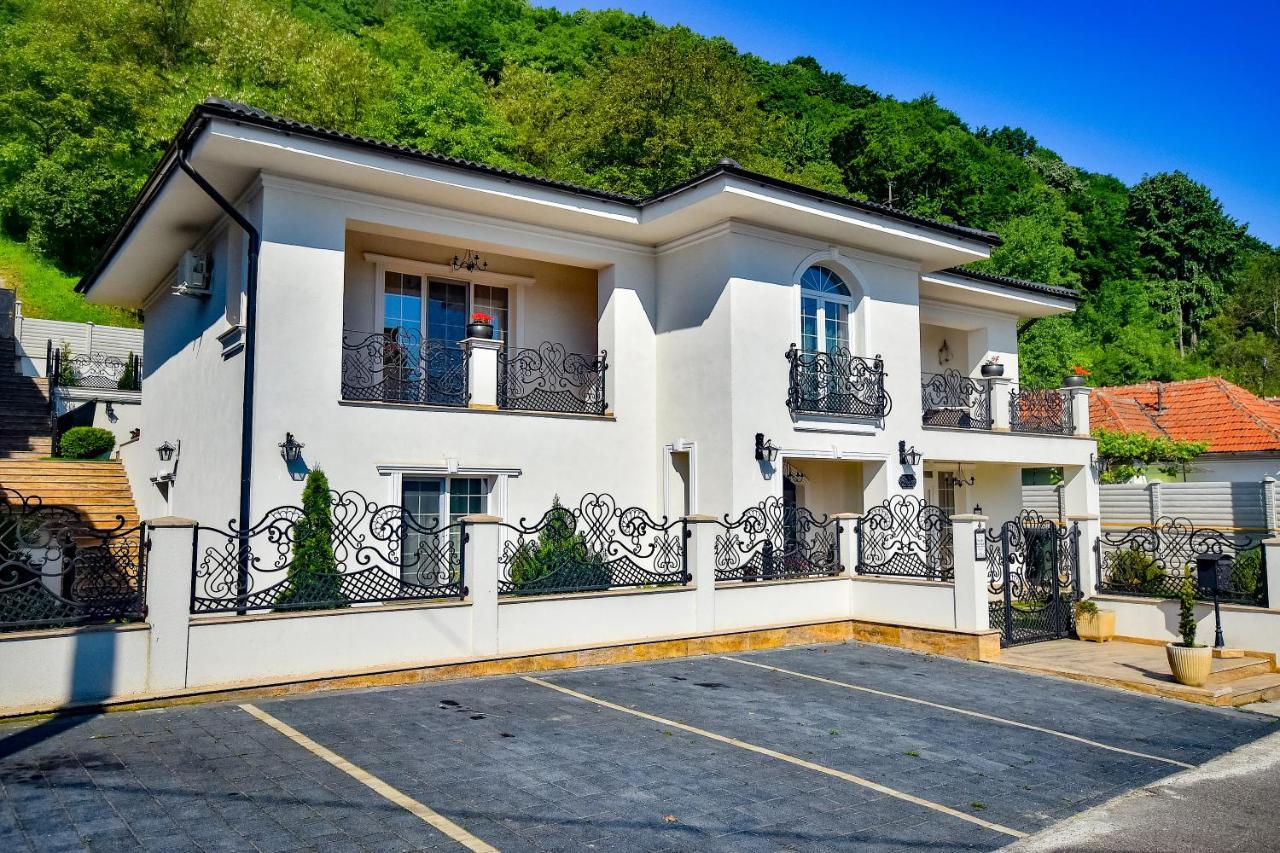Sarada Boutique Luxury Apartment Ντέβα Εξωτερικό φωτογραφία